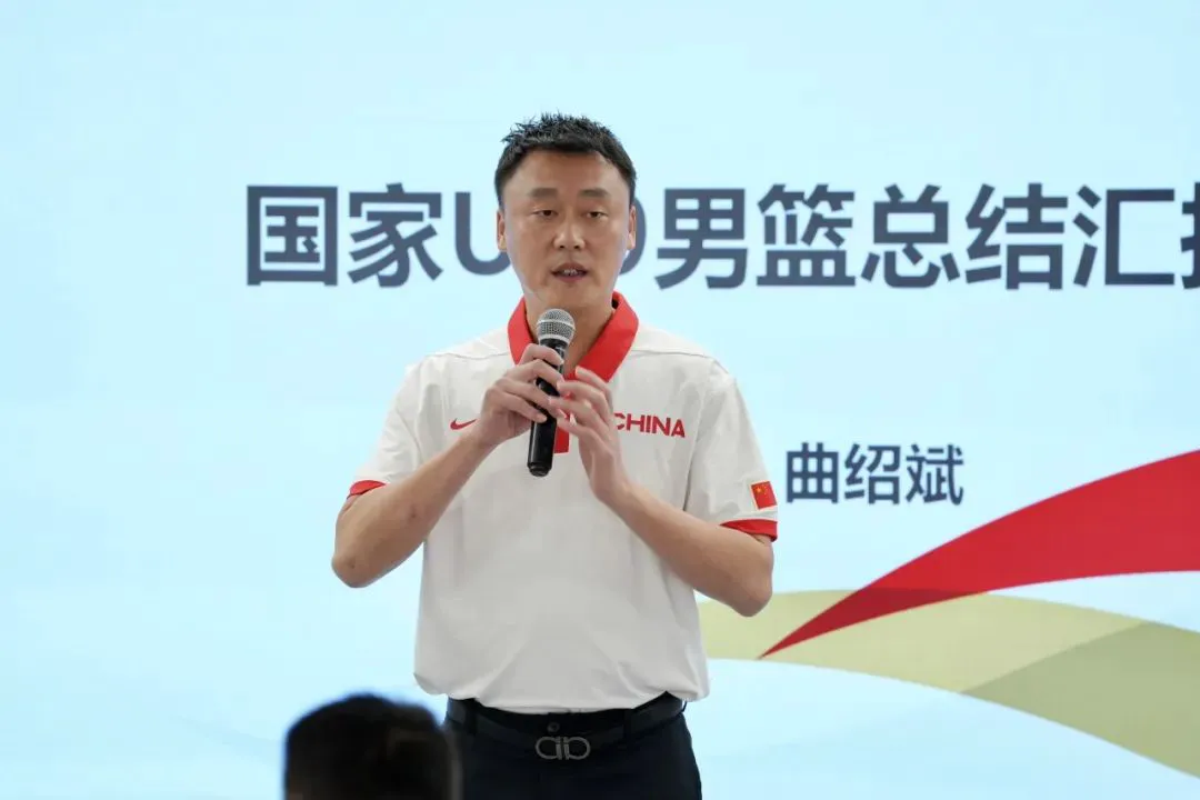 老年人打篮球时应如何进行适当的力量训练?_1
